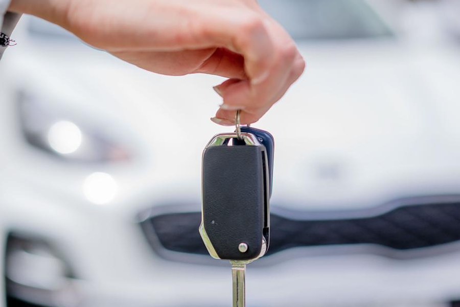 Handing over car rental keys